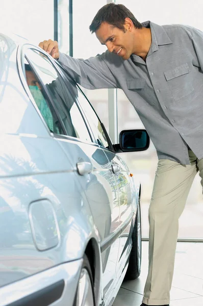 Man Looking Car — Stock Photo, Image