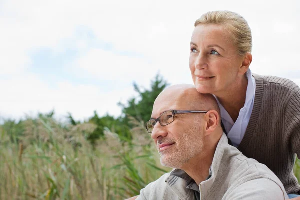 Pareja Aire Libre Campo — Foto de Stock