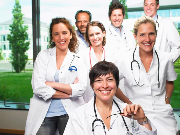 Grupo Médicos Sonriendo — Foto de Stock