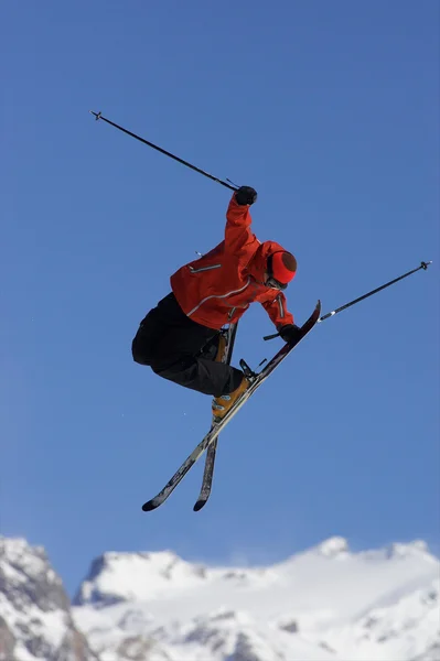 Freestyle Skifahrer Der Luft — Stockfoto
