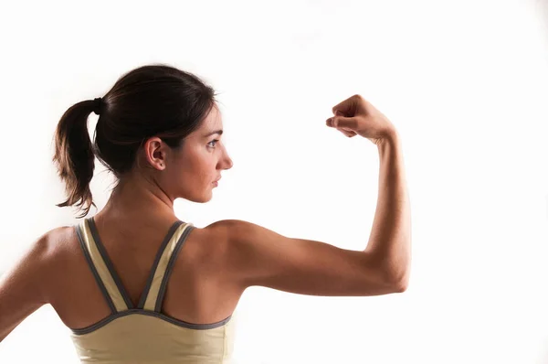 Mulher Flexing Seus Músculos — Fotografia de Stock
