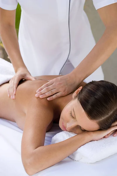 Young Woman Receiving Massage — Stock Photo, Image