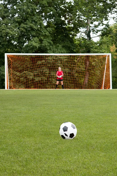 Torwart Und Fußball Auf Dem Feld — Stockfoto