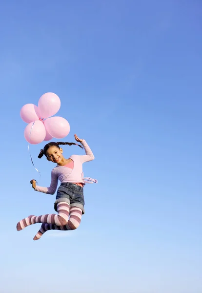 Девушка Прыгает Воздух Воздушными Шарами — стоковое фото