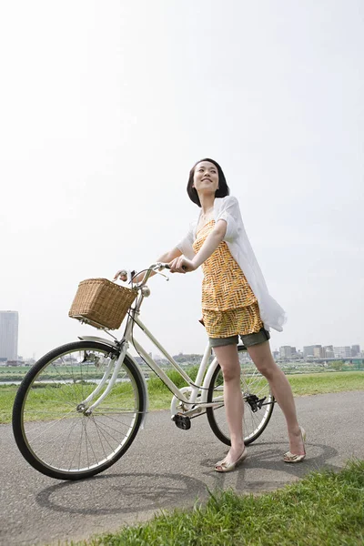 Young Woman Bicycle — Stock Photo, Image