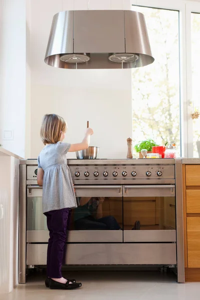 Young Girl Cooking Kitchen — Stock Photo, Image