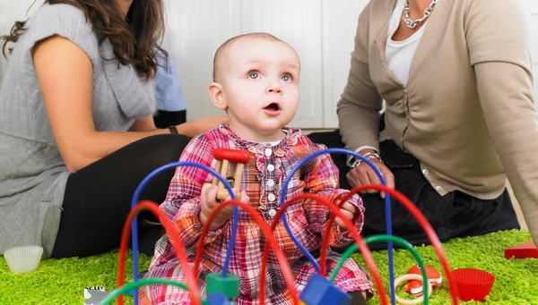 Zbliżenie Ujęcie Babci Matki Dziecka — Zdjęcie stockowe