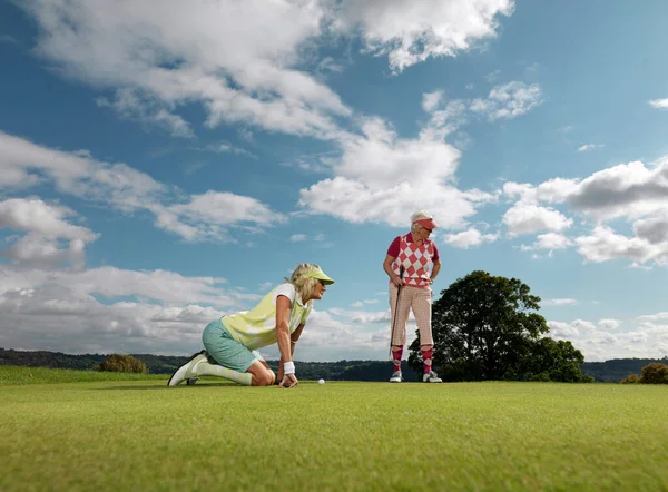 Maduras Senhoras Jogando Golfe — Fotografia de Stock