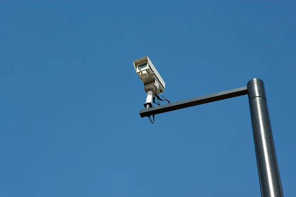 Câmera Segurança Sobre Céu Azul — Fotografia de Stock