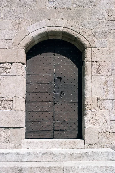 Porta Uma Parede Pedra — Fotografia de Stock