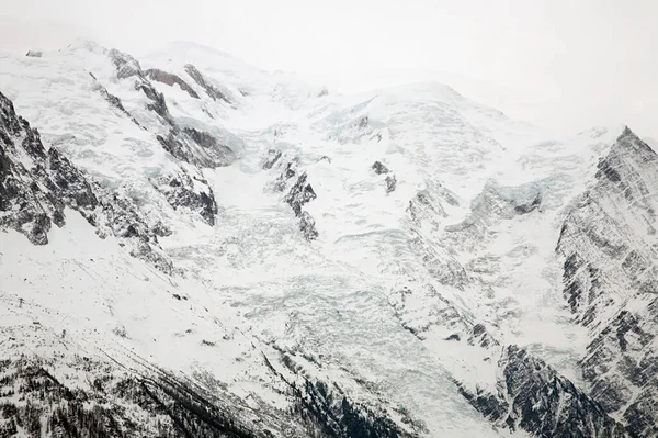 雪に覆われたモンブラン — ストック写真