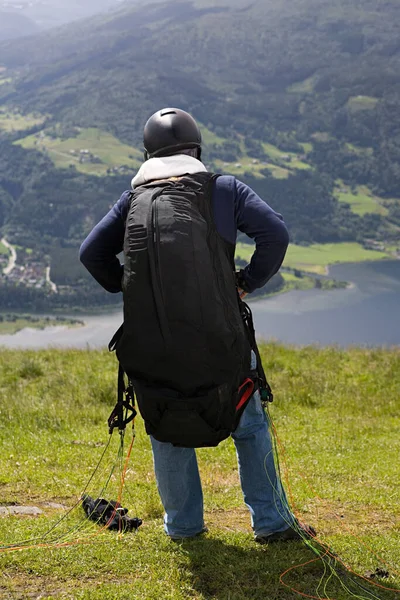 Vista Paracaidista Masculina Desde Parte Posterior — Foto de Stock