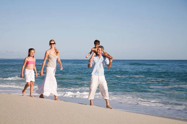 Famiglia Spiaggia — Foto Stock