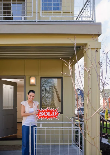 Woman Front Porch Sold Sign — Stockfoto