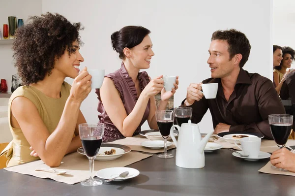 Vrienden Praten Koffie — Stockfoto