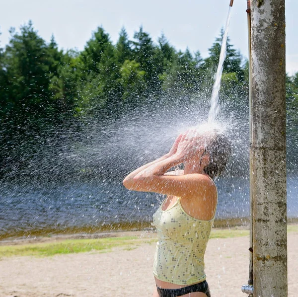 Woman Showering Outdoors Sunny Day — Stock Photo, Image