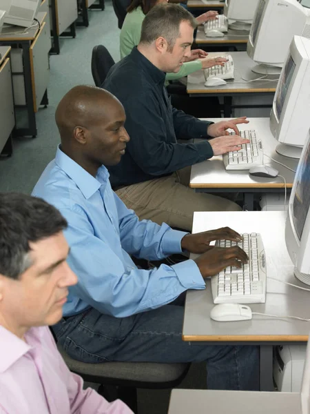 Mature Students Using Computers — Stock Photo, Image