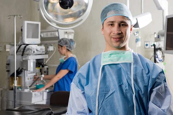 Хірурги Операційній Кімнаті Готуються Хірургії — стокове фото