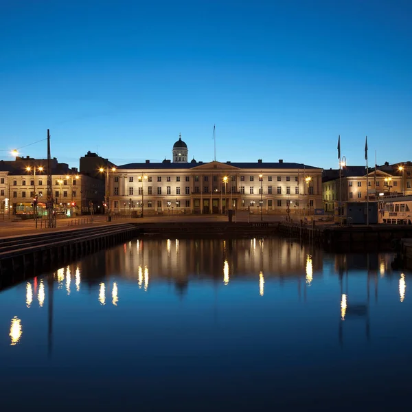 Lichter Der Stadt Spiegeln Sich Stillen See — Stockfoto