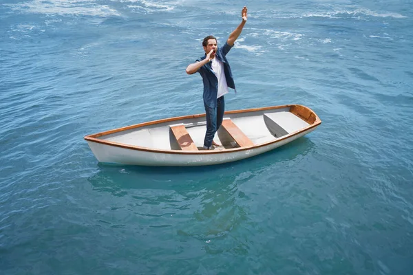 Mann Schreit Boot Hilfe — Stockfoto