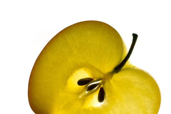 Fatia de maçã no fundo branco — Fotografia de Stock