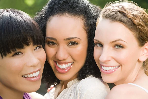 Tres Mujeres Hermosas Jóvenes — Foto de Stock