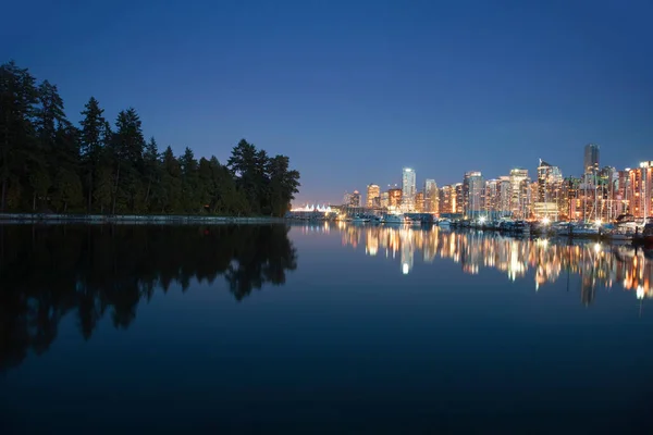 Skyline de Vancouver desde Stanley Park —  Fotos de Stock