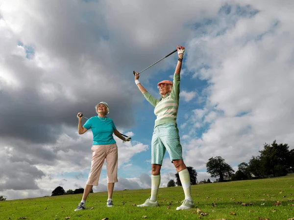Donne Mature Che Preparano Giocare Golf — Foto Stock