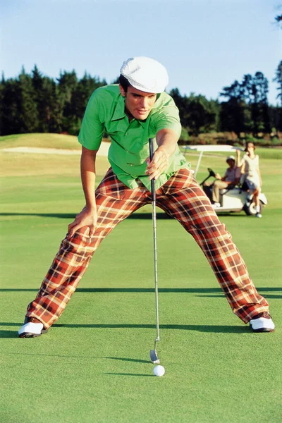 Homme Jouant Golf Sur Terrain — Photo