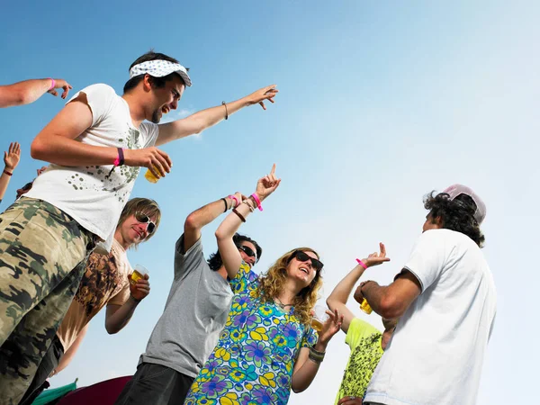 Groepsdansen Buiten Uitzicht — Stockfoto