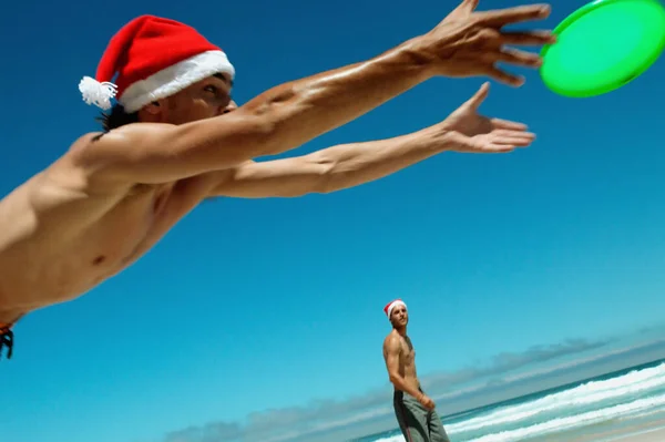 Giocare Frisbee Gioco Natale Sulla Spiaggia — Foto Stock