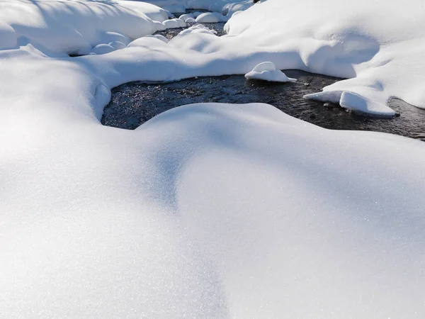 Горный Поток Снегу — стоковое фото
