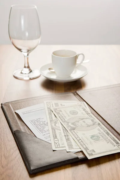 The bill on a table — Stock Photo, Image