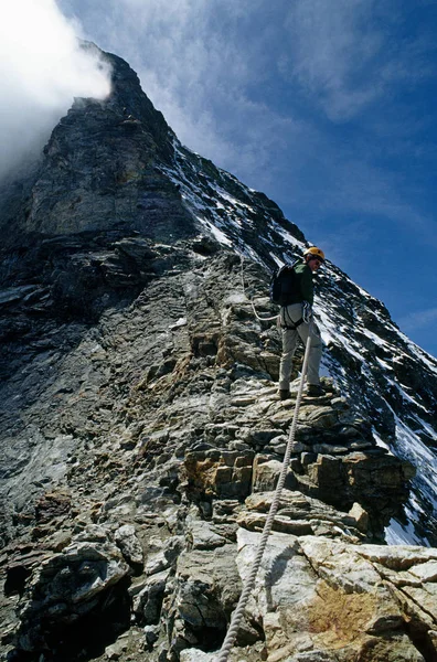 Scalatore Che Scende Cresta Hornli Matterhorn — Foto Stock