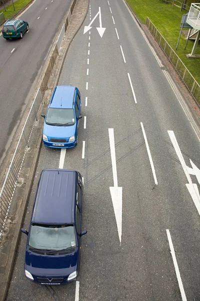 Coches en carretera —  Fotos de Stock