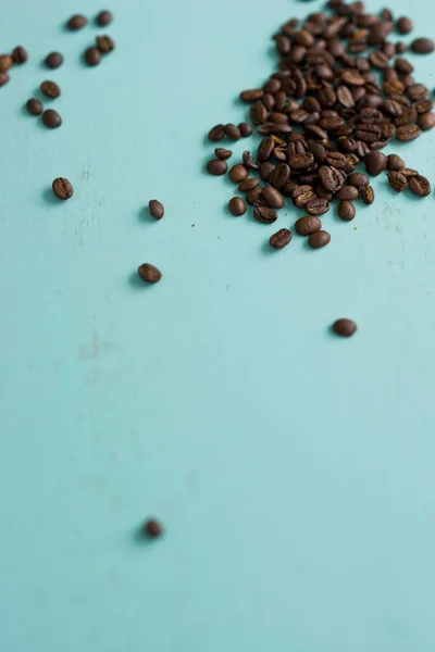 カウンターのコーヒー豆 — ストック写真