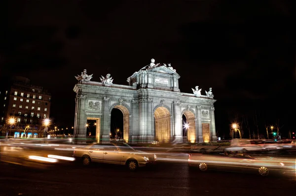Puerta de Alcalá iluminada por la noche —  Fotos de Stock