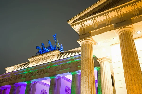 Puerta de Brandenburgo por la noche —  Fotos de Stock