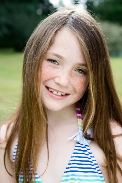 Retrato Niña Sonriendo — Foto de Stock