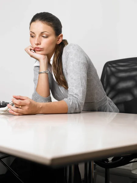 Geschäftsfrau Schreibtisch — Stockfoto