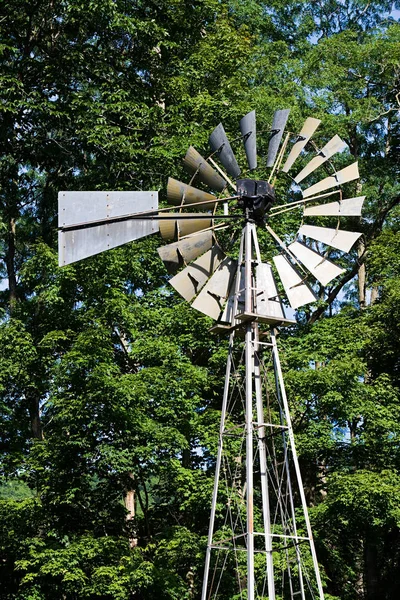 Windmühle Connecticut Und Grüner Baum — Stockfoto