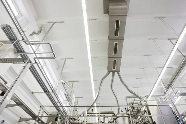 Low angle view of a factory ceiling — Stock Photo, Image