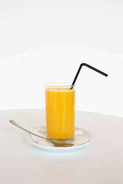 Glass of orange juice with straw. — Stock Photo, Image