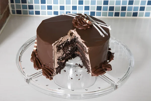 Pastel Chocolate Con Rebanada Faltante — Foto de Stock