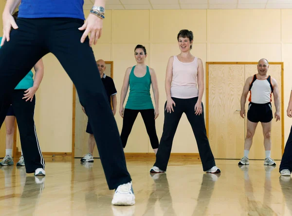 Ejercicio Aeróbico Gimnasio —  Fotos de Stock