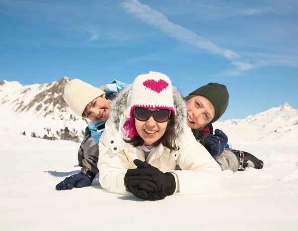 Woman & two boys in snow — kuvapankkivalokuva