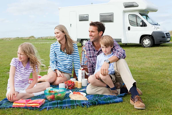 Famiglia Che Picnic Roulotte — Foto Stock