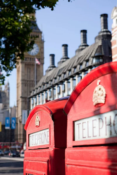 Piros telefonfülke és a Big Ben, Westminster, London — Stock Fotó