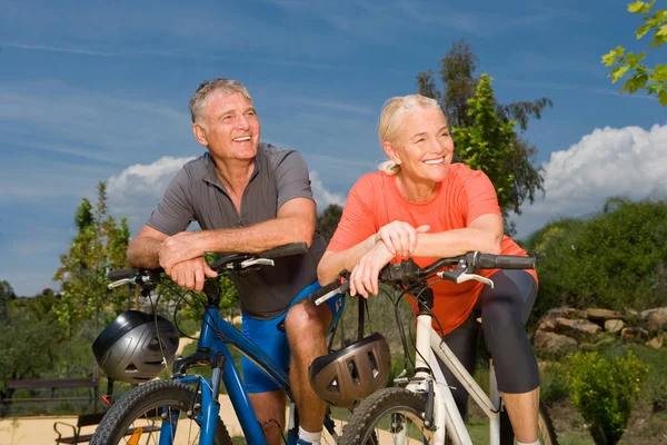 Mature Couple Bicycles Close — Stock Photo, Image