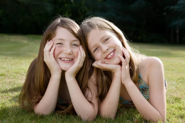 Portret Van Twee Meisjes — Stockfoto